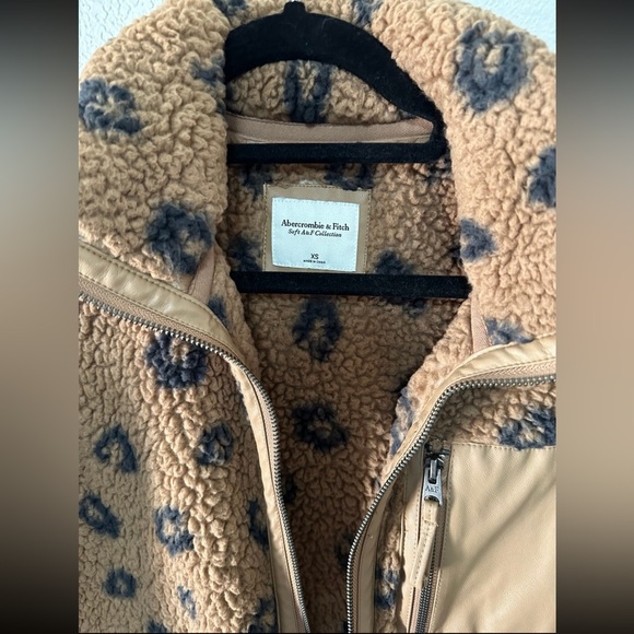 Abercrombie & Fitch Leopard Print Sherpa Jacket - Picture 3 of 4
